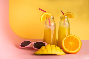 Portakallı taze soğuk mango kokteyli. Yüksek kalite fotoğraf