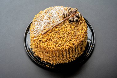 Cevizli ve çikolatalı kek.