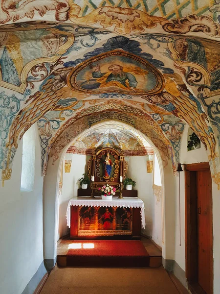 Murales Del Siglo Xvii Altar Con Una Estatua María Niño — Foto de Stock