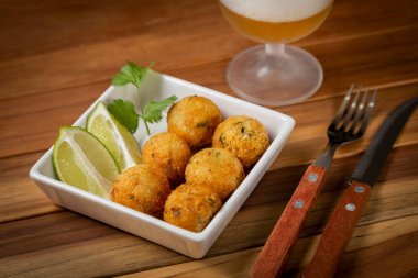 Morina köftesi geleneksel brasyalı atıştırmalık Bunuelos de bacalo