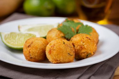 Morina köftesi geleneksel brasyalı atıştırmalık Bunuelos de bacalo