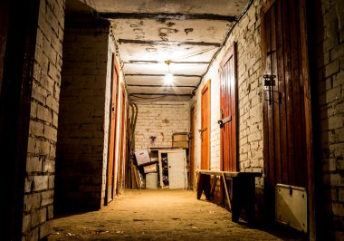mahzeni vault lamba ışık gece kapı