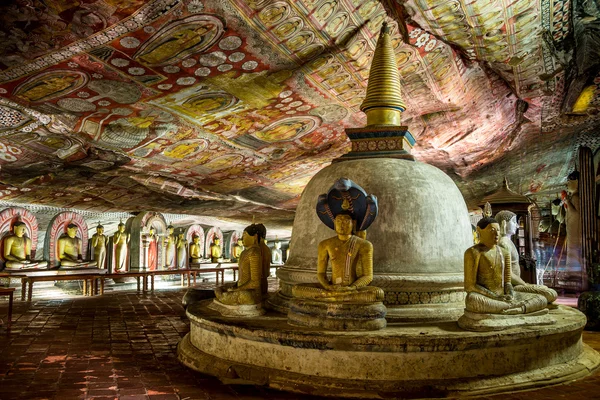 dambulla, sri lanka tapınakta mağara. 