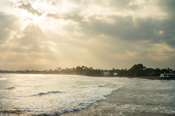 Povaha Asie, Srí Lanka. Mořské scenérie nedaleko Matara. — Stock fotografie