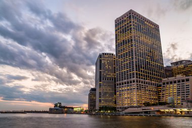 New York şehrinin Lower Manhattan alacakaranlıkta