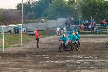 Machuhy, Ukrayna - 11 Eylül 2016: Anlar Ukrayna'nın motoball Şampiyonası maç sırasında.