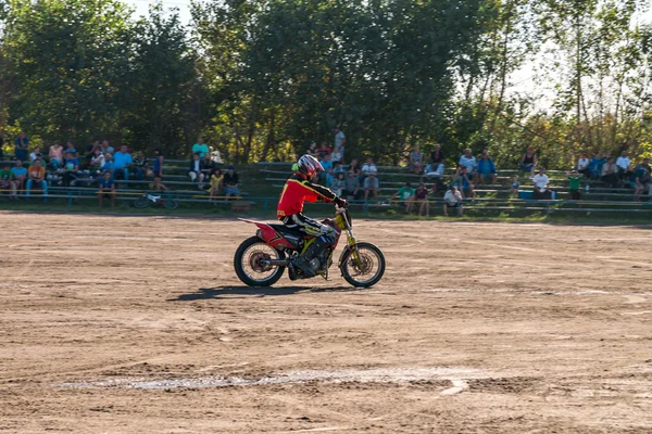 MACHUHY, UCRÂNIA - SETEMBRO 11, 2016: Momentos durante o jogo do campeonato de motoball da Ucrânia . — Fotografia de Stock