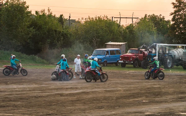 Machuhy, Ukrajna - szeptember 11, 2016: Pillanatok Ukrajna motoball bajnoki mérkőzésen. — Stock Fotó