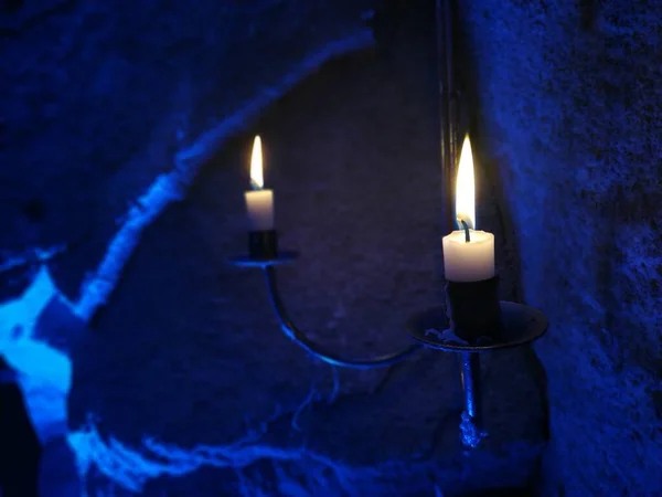 Zicht Kaarsen Het Donker Laag Lichtbeeld — Stockfoto