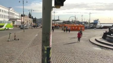 Helsinki, Finlandiya 'daki Aziz Niklas katedrali yakınlarındaki cephe ve alan