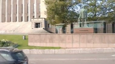 Helsinki, Finlandiya 'daki Aziz Niklas katedrali yakınlarındaki cephe ve alan