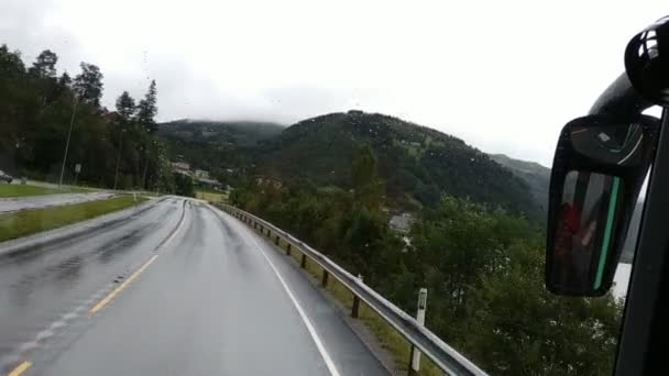フラム村とフラム鉄道の近くのノルウェーの性質 — ストック動画