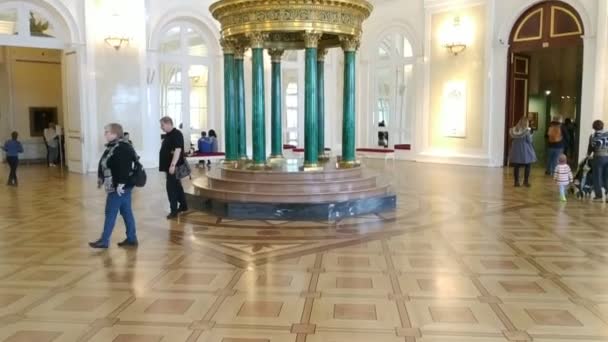 2019年9月22日 俄罗斯圣彼得堡 关于隐居区内部和展品的休闲观景 — 图库视频影像