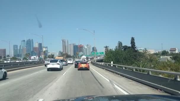 美国洛杉矶 2021年8月4日 汽车和交通的道路和高速公路视图 — 图库视频影像