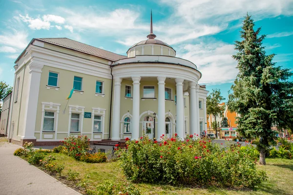 Arhytecture ciudad de Mirgorod. Ucrania . — Foto de Stock