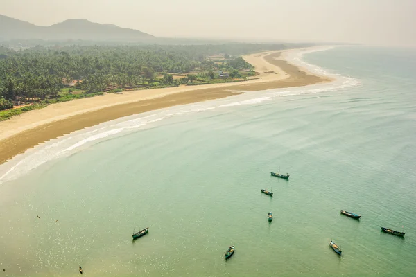 Murudeshwara chrám a Indie beach — Stock fotografie