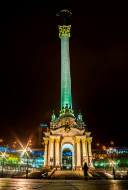 Kiev, Ukrayna - 18 Aralık 2015: Bağımsızlık Meydanı - Kiev Merkezi Meydanı. 2013 içeride aldı devrim asalet önemli etkinlikler yer.