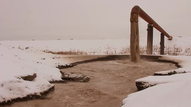 Eaux empoisonnées / déchets industriels — Video