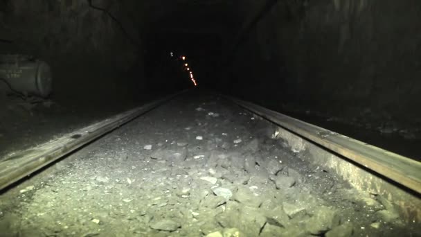Madendeki demir cevheri madenciliği — Stok video