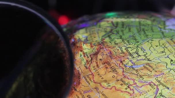 Globe, Himalaya, Vergrootglas — Stockvideo