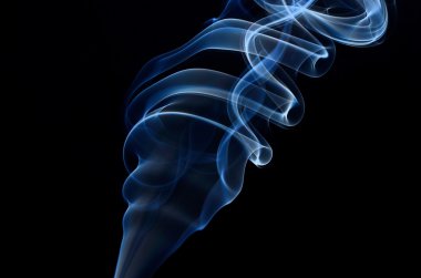 soyut mavi duman swirls siyah arka plan üzerine