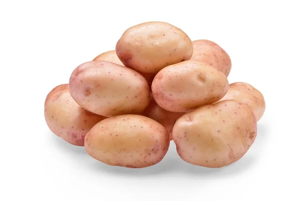 Beyaz arka planda izole edilmiş yeni patates. Yakın plan.