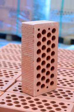 kırmızı tuğla bina hisse senedi