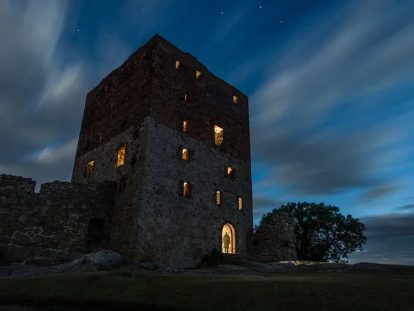 Hjemsøgt slot ruin Hammershus i Danmark. trick fotografering - Stock-foto