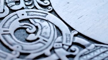 Viking Ahşap oyma bir kurt veya bir ejderha, düşük alan derinliğini tasvir içinde kaydırma