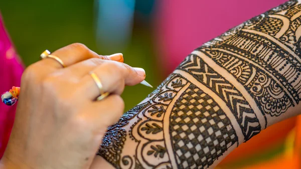 Татуировка южноиндийской хны — стоковое фото