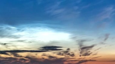 Zaman atlamalı noctilucent bulutlar