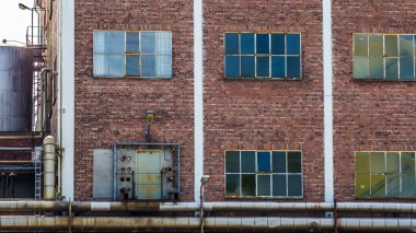 Eski bir balina petrol rafinerisi borular