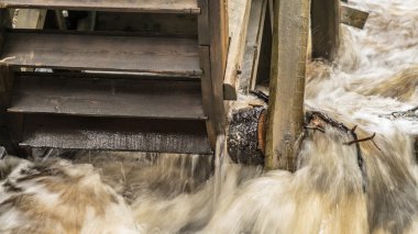 Eski bir su değirmeni ve tekerlekli