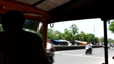 Tuk tuk taksi yolculuğu Coimbatore Hindistan'da