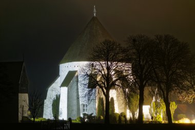 Oesterlars yuvarlak kilise gece tarafından