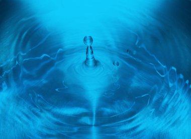 su damlası gri kase ve dalgalanma