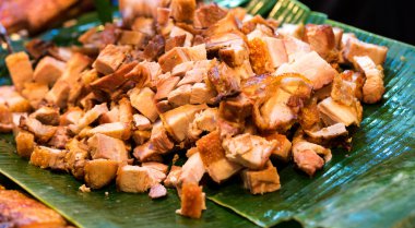 Tay tarzı gevrek domuz eti