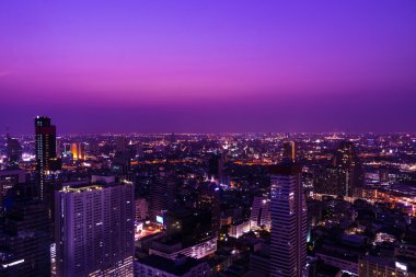 yüksek bina cityscape arka plan üzerinde şehirde