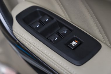 Araba pencere kontrolleri araba kapıda