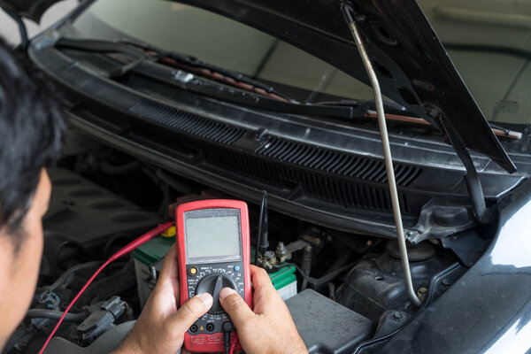 вольтметр на руке механический
