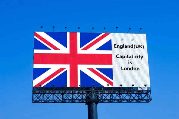 Bandera del Reino Unido en cartelera con nombre de ciudad capital — Foto de Stock