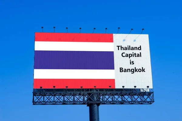 Bandeira tailandesa em cartaz com nome da capital — Fotografia de Stock