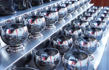 Budist rahipler satırda