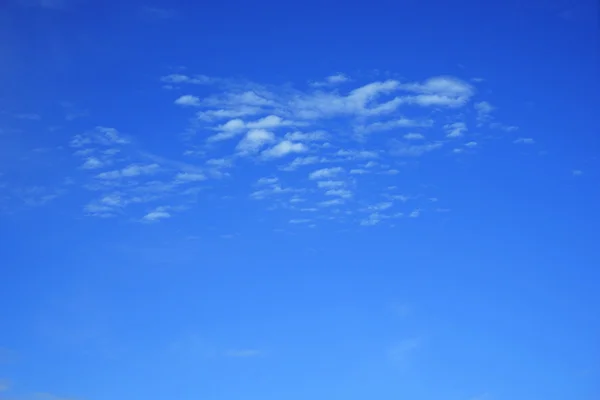 Ciel bleu et nuages dans le thailand — Photo