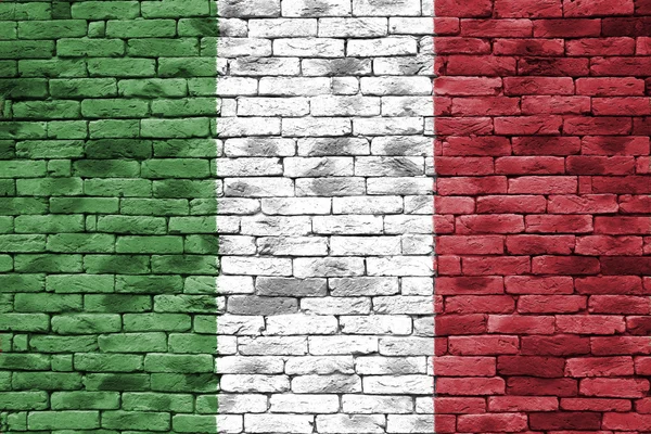 意大利国旗在砖墙上 — 图库照片