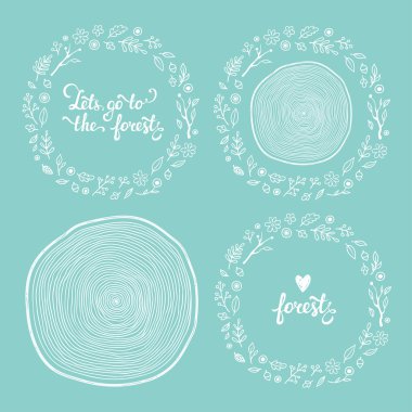 Vektör orman çerçeveleri ayarlayın. Yaprak, çiçek, ağaç dalları, meşe palamutları, çilek ve odun kestim. Güzel yazı.