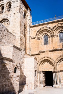 Kudüs 'teki Kutsal Mezar Kilisesi' nin girişi.