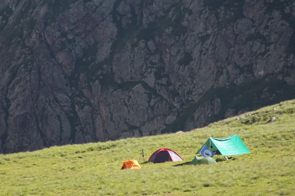 Kamp in de bergen — Stockfoto