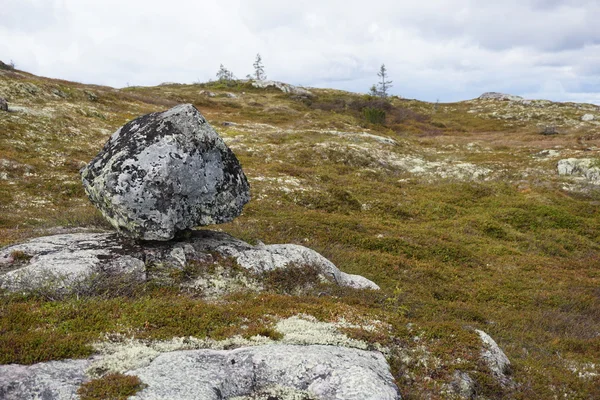 Stenen på sluttningen — Stockfoto