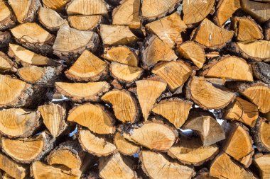 Ahşap desen. Kış, odun yığını.